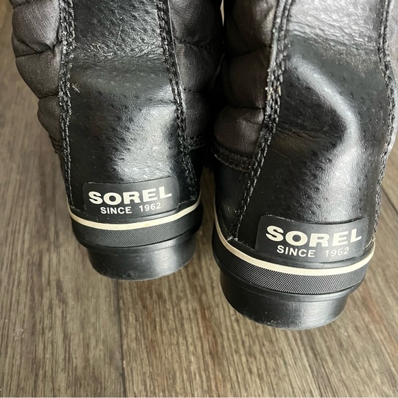 Black fur sorel boots - Picture 3 of 5